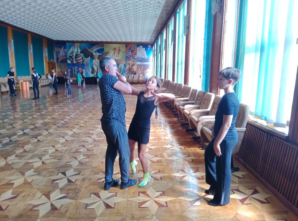 Сегодня в клубе спортивного бального танца «СаИна» был необычный, насыщенный, плодотворный и богатый на знания день Сегодня в клубе спортивного бального танца «СаИна» был необычный, насыщенный, плодотворный и богатый на знания день