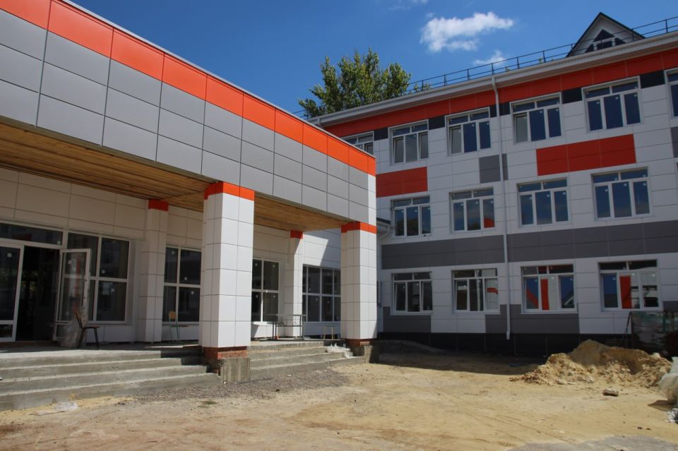 Единороссы и общественность проверили ход ремонта школ в Алчевске и Антраците в рамках «Родительской приемки» Единороссы и общественность проверили ход ремонта школ в Алчевске и Антраците в рамках «Родительской приемки»