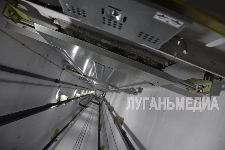 В Краснодоне продолжается замена лифтов В Краснодоне продолжается замена лифтов