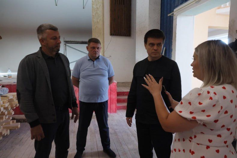 «Победим в боях и мирных делах»: глава Красноярского края снова побывал в Свердловске ЛНР «Победим в боях и мирных делах»: глава Красноярского края снова побывал в Свердловске ЛНР