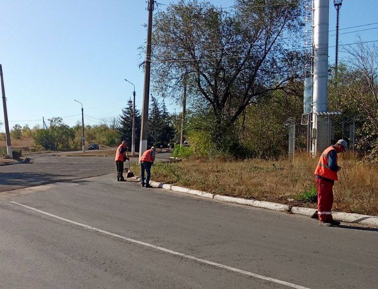 Коммунальные службы проводят работы на территории города Коммунальные службы проводят работы на территории города