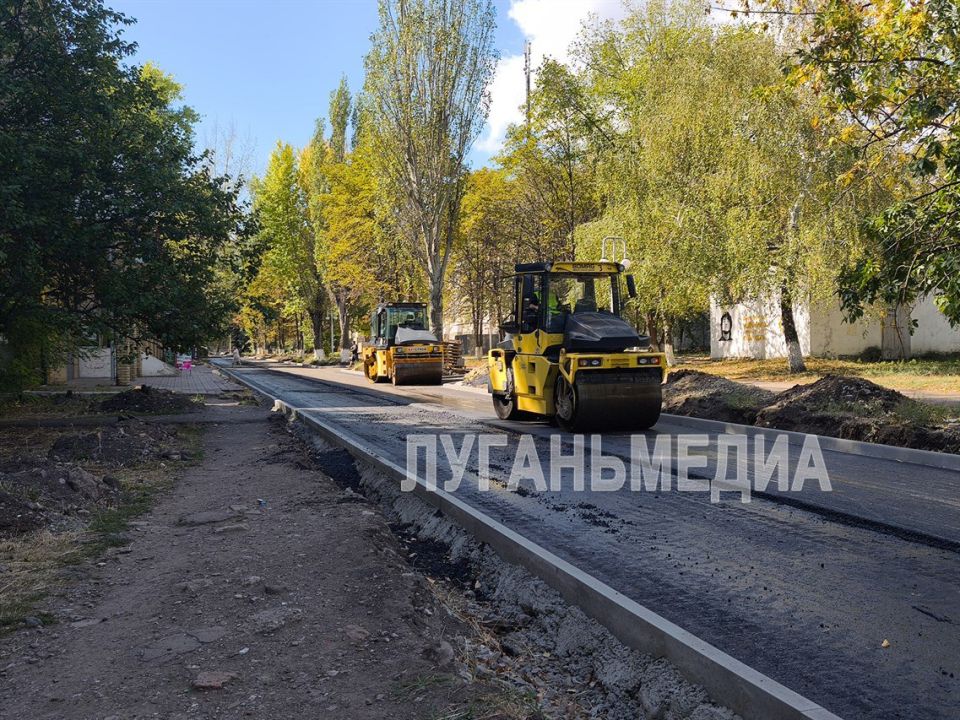 В Молодогвардейске ремонтируют дорогу по улице Ленина В Молодогвардейске ремонтируют дорогу по улице Ленина