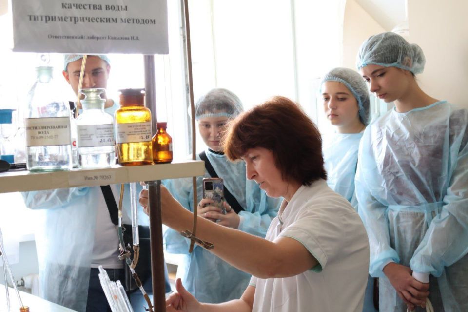 Специалисты более 60 профессий трудятся в «Луганскводе» для обеспечения центрального водоснабжения региона Специалисты более 60 профессий трудятся в «Луганскводе» для обеспечения центрального водоснабжения региона