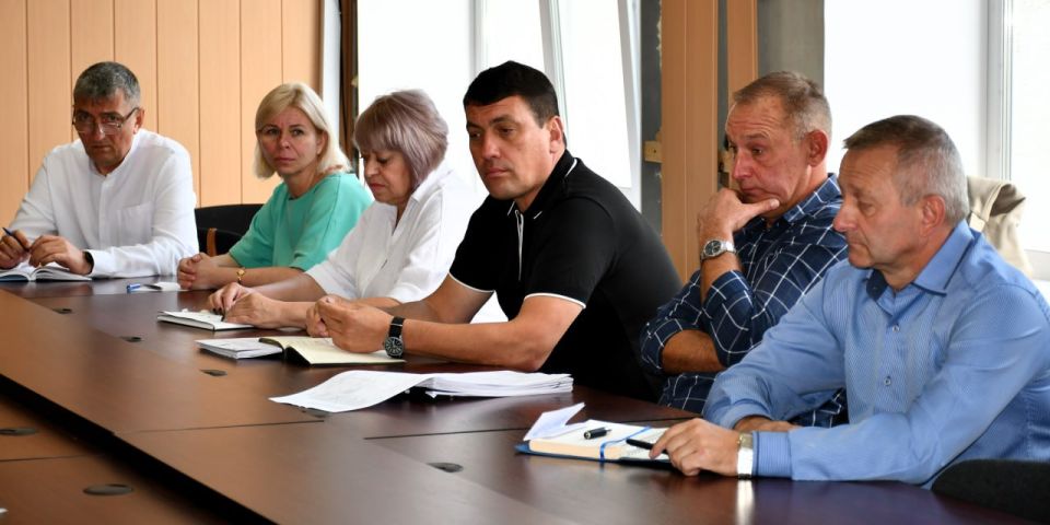 Евгений Шаталин: Провёл совещание с участием руководителей ключевых предприятий и организаций жилищно-коммунального хозяйства города Рубежного, где были рассмотрены вопросы подготовки социально значимых объектов к... Евгений Шаталин: Провёл совещание с участием руководителей ключевых предприятий и организаций жилищно-коммунального хозяйства города Рубежного, где были рассмотрены вопросы подготовки социально значимых объектов к...