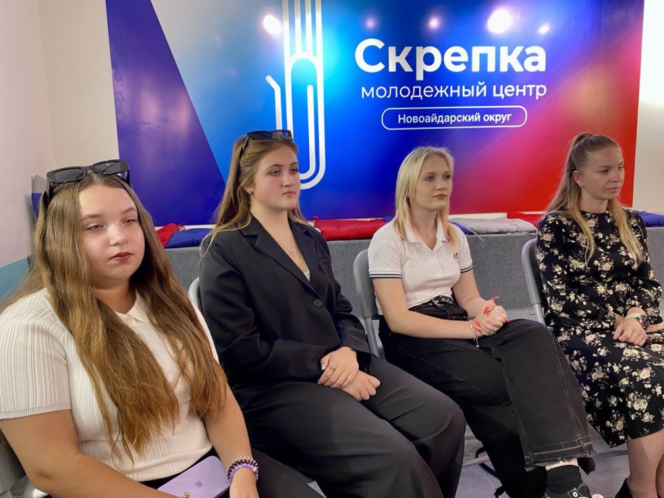 Марина Филиппова: Сегодня приняла участие в заседании дебатного клуба «Мнение молодёжи», организованного активистами «Движения Первых» Новоайдарской школы, которое прошло в молодёжном центре «Скрепка» Марина Филиппова: Сегодня приняла участие в заседании дебатного клуба «Мнение молодёжи», организованного активистами «Движения Первых» Новоайдарской школы, которое прошло в молодёжном центре «Скрепка»