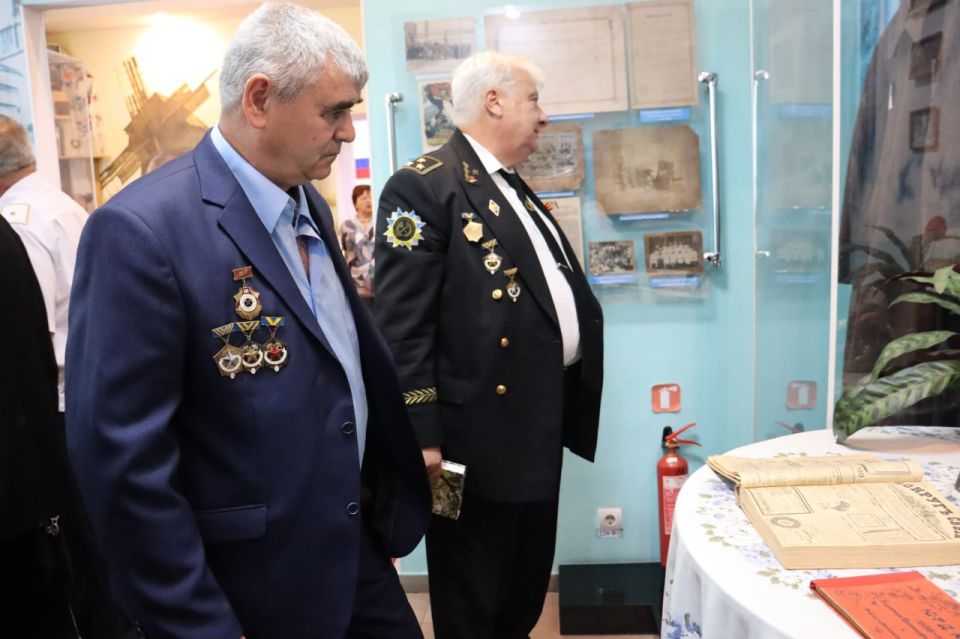 Шахтеры в гости к нам. Делегация ветеранов шахтерского труда из городов Краснодон, Ровеньки и Антрацит посетила Ирмино и Стаханов, где их ждала насыщенная культурная программа Шахтеры в гости к нам. Делегация ветеранов шахтерского труда из городов Краснодон, Ровеньки и Антрацит посетила Ирмино и Стаханов, где их ждала насыщенная культурная программа
