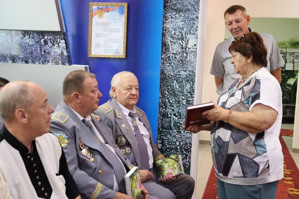 Шахтеры в гости к нам. Делегация ветеранов шахтерского труда из городов Краснодон, Ровеньки и Антрацит посетила Ирмино и Стаханов, где их ждала насыщенная культурная программа Шахтеры в гости к нам. Делегация ветеранов шахтерского труда из городов Краснодон, Ровеньки и Антрацит посетила Ирмино и Стаханов, где их ждала насыщенная культурная программа
