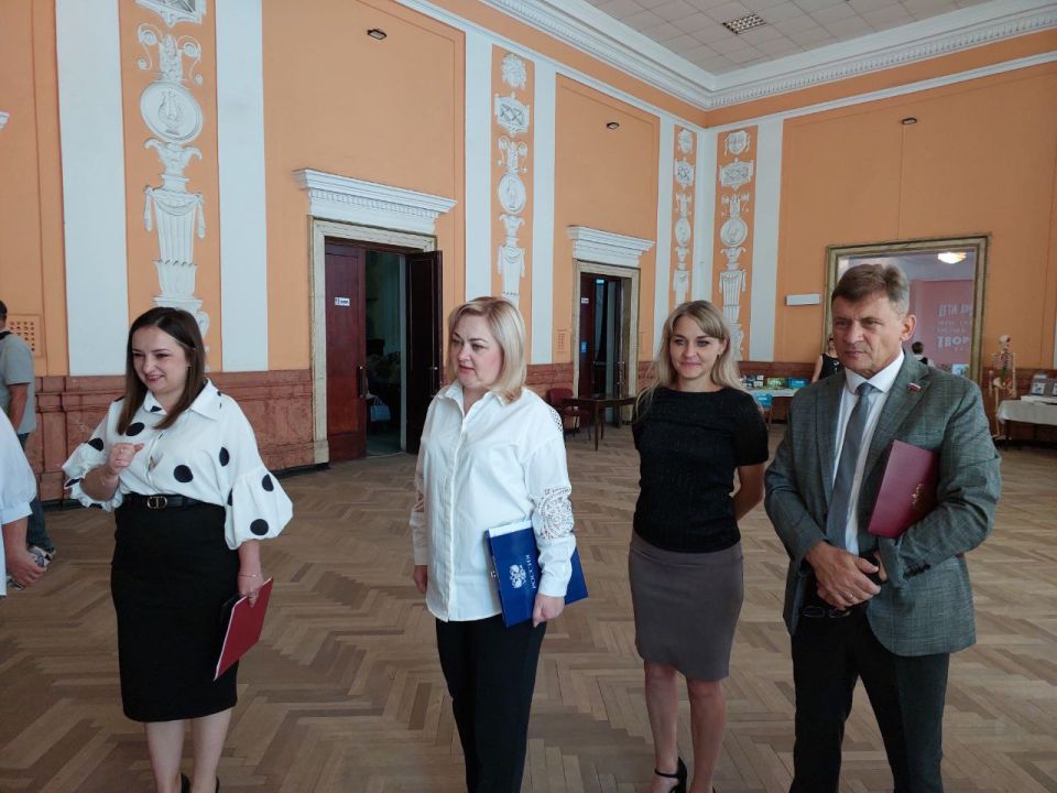 Роман Лысенко: 27 августа в ГБУДО ЛНР «Алчевский центр детского и юношеского творчества» состоялось августовское педагогическое совещание Роман Лысенко: 27 августа в ГБУДО ЛНР «Алчевский центр детского и юношеского творчества» состоялось августовское педагогическое совещание