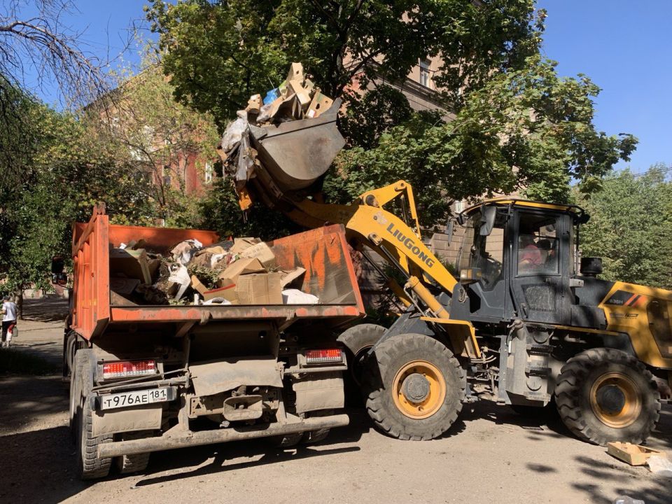 В Алчевске продолжается уборка мусора возле точек сбора коммунальных отходов и ликвидация несанкционированных свалок В Алчевске продолжается уборка мусора возле точек сбора коммунальных отходов и ликвидация несанкционированных свалок