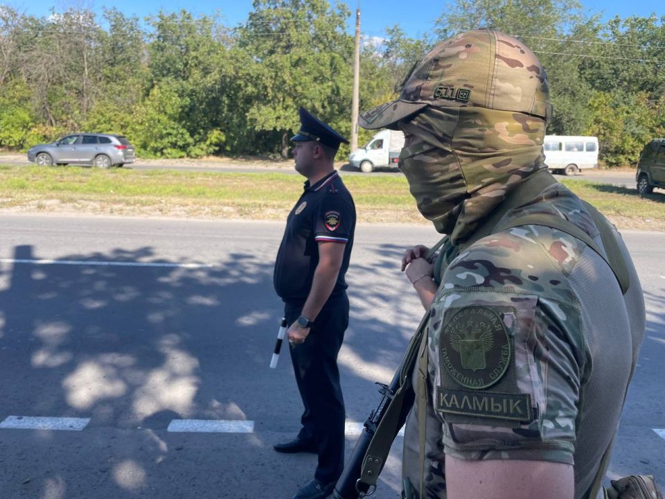 Сотрудники региональной Госавтоинспекции во взаимодействии с Главным управлением Федеральной службы судебных приставов по ЛНР, а также с Федеральной таможенной службой Луганская таможня провели рейдовые мероприятия Сотрудники региональной Госавтоинспекции во взаимодействии с Главным управлением Федеральной службы судебных приставов по ЛНР, а также с Федеральной таможенной службой Луганская таможня провели рейдовые мероприятия