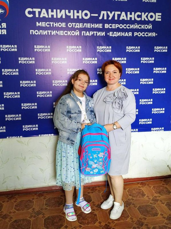 «ЕДИНАЯ РОССИЯ» продолжает выдавать детям рюкзаки и канцелярию в рамках акции «Собери ребенка в школу» «ЕДИНАЯ РОССИЯ» продолжает выдавать детям рюкзаки и канцелярию в рамках акции «Собери ребенка в школу»