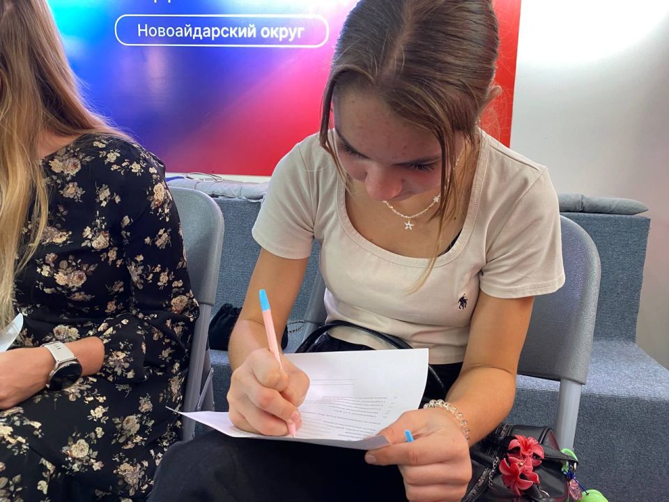 Марина Филиппова: Сегодня приняла участие в заседании дебатного клуба «Мнение молодёжи», организованного активистами «Движения Первых» Новоайдарской школы, которое прошло в молодёжном центре «Скрепка» Марина Филиппова: Сегодня приняла участие в заседании дебатного клуба «Мнение молодёжи», организованного активистами «Движения Первых» Новоайдарской школы, которое прошло в молодёжном центре «Скрепка»