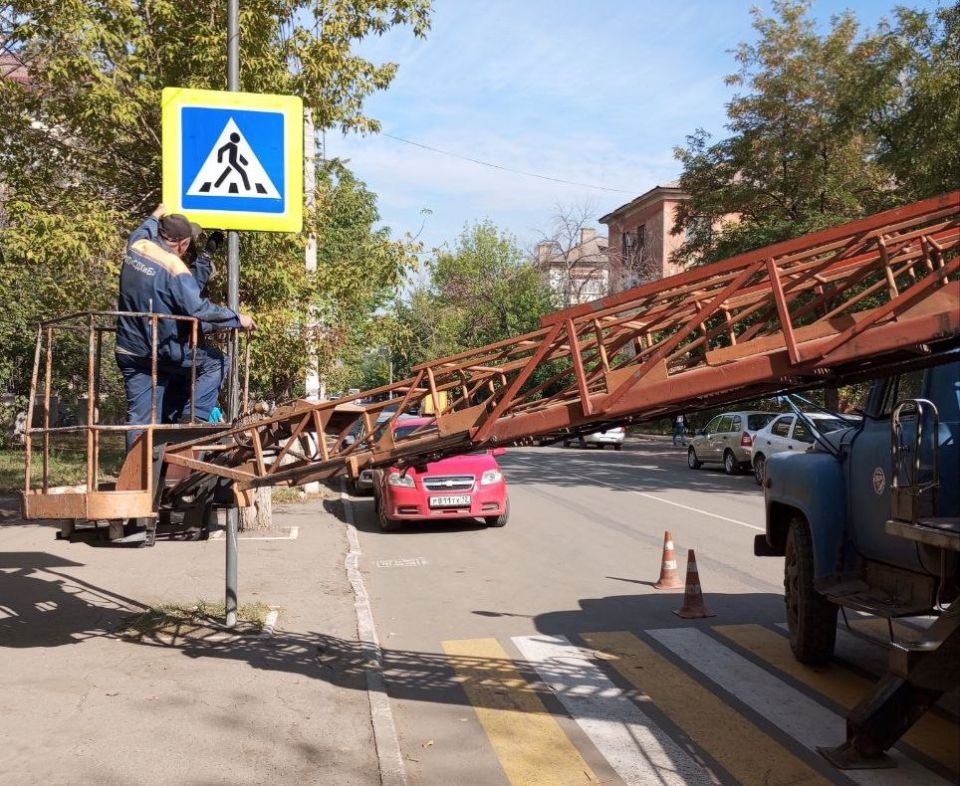 Коммунальные службы проводят работы на территории города Коммунальные службы проводят работы на территории города