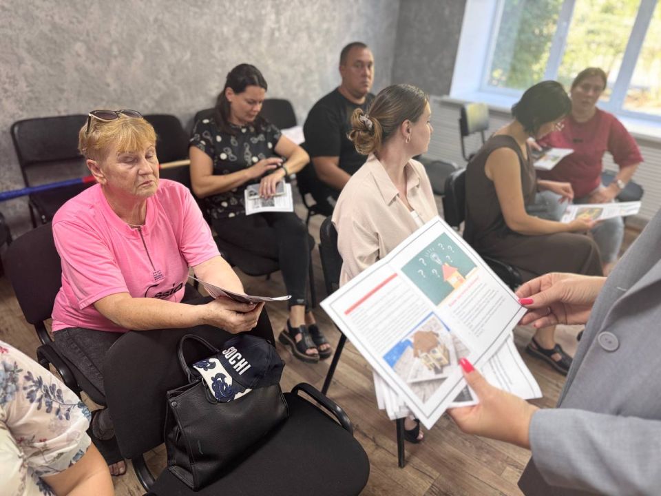 В отделе жизнеобеспечения пгт Дзержинский состоялась встреча с жителями поселка, которым напомнили о возможности оформления прав на недвижимость в рамках «дачной амнистии», а также об особом противопожарном режиме, который... В отделе жизнеобеспечения пгт Дзержинский состоялась встреча с жителями поселка, которым напомнили о возможности оформления прав на недвижимость в рамках «дачной амнистии», а также об особом противопожарном режиме, который...