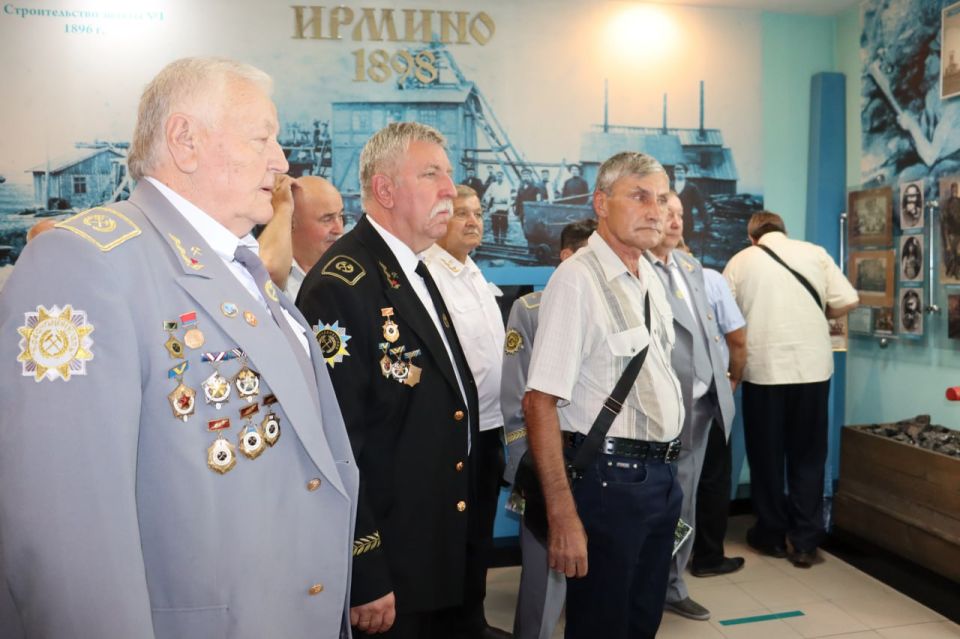 Шахтеры в гости к нам. Делегация ветеранов шахтерского труда из городов Краснодон, Ровеньки и Антрацит посетила Ирмино и Стаханов, где их ждала насыщенная культурная программа Шахтеры в гости к нам. Делегация ветеранов шахтерского труда из городов Краснодон, Ровеньки и Антрацит посетила Ирмино и Стаханов, где их ждала насыщенная культурная программа