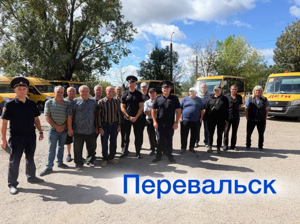 В преддверии начала нового учебного года сотрудники территориальных ОГИБДД ОМВД России посетили общеобразовательные учреждения В преддверии начала нового учебного года сотрудники территориальных ОГИБДД ОМВД России посетили общеобразовательные учреждения