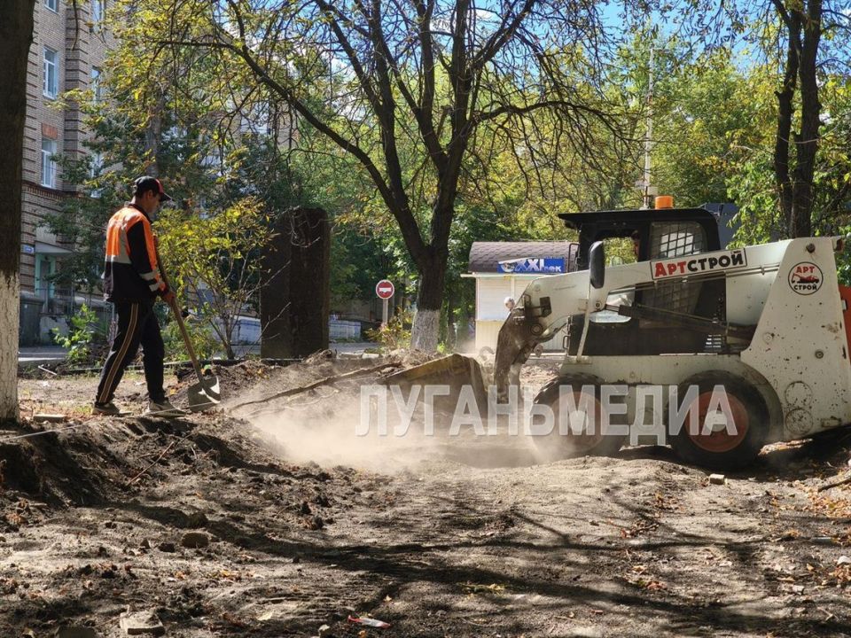 Центральный сквер Молодогвардейска преображается Центральный сквер Молодогвардейска преображается