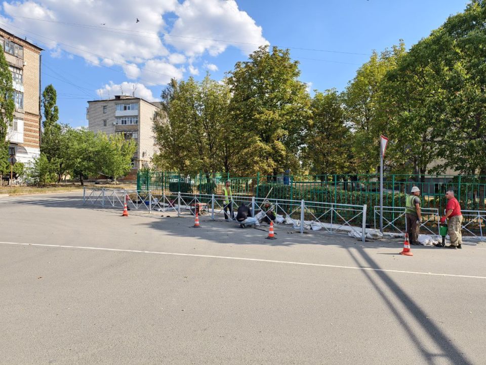 В Лутугино продолжается работа по повышению безопасности дорожного движения В Лутугино продолжается работа по повышению безопасности дорожного движения