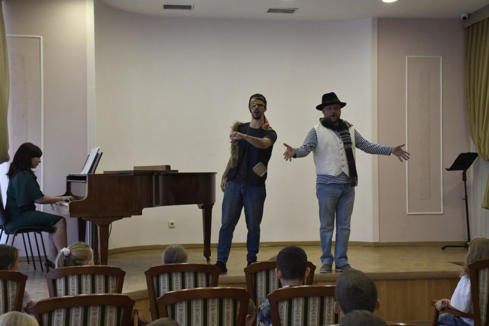В Луганской филармонии прошел детский концерт «Краски детства» В Луганской филармонии прошел детский концерт «Краски детства»