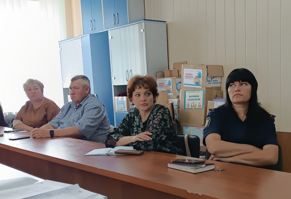 Под председательством начальника отдела по координации работы опеки, попечительства и взаимодействия с органами социальной сферы Администрации Новоайдарского округа Елены Шулики состоялось заседание комиссии по делам... Под председательством начальника отдела по координации работы опеки, попечительства и взаимодействия с органами социальной сферы Администрации Новоайдарского округа Елены Шулики состоялось заседание комиссии по делам...