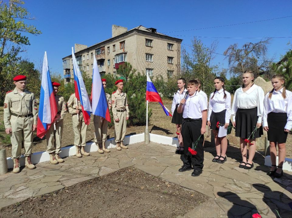 Члены УИК № 527 города Красный Луч почтили память погибших в 2014 году