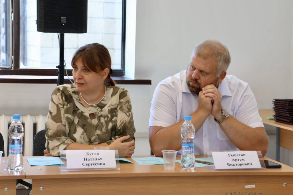 Принял участие в ежегодной августовской конференции руководителей детских школ искусств ЛНР, где обсудили ключевые вопросы развития этих учреждений накануне нового учебного года Принял участие в ежегодной августовской конференции руководителей детских школ искусств ЛНР, где обсудили ключевые вопросы развития этих учреждений накануне нового учебного года