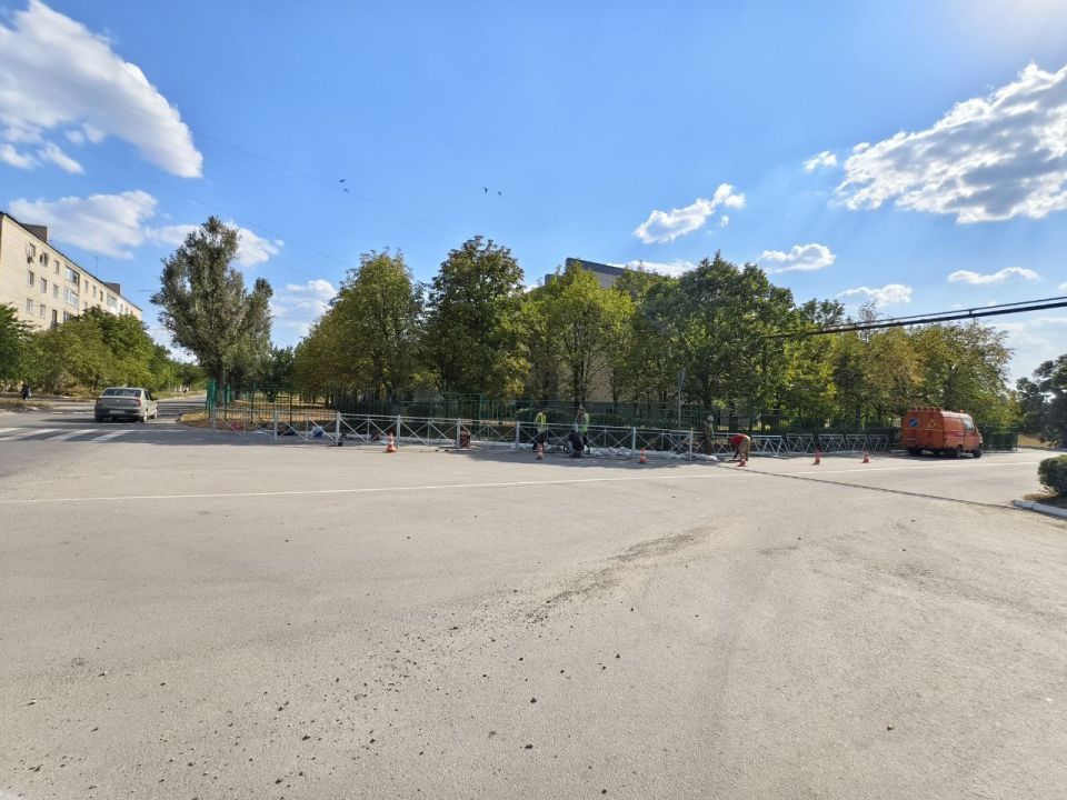 В Лутугино продолжается работа по повышению безопасности дорожного движения В Лутугино продолжается работа по повышению безопасности дорожного движения