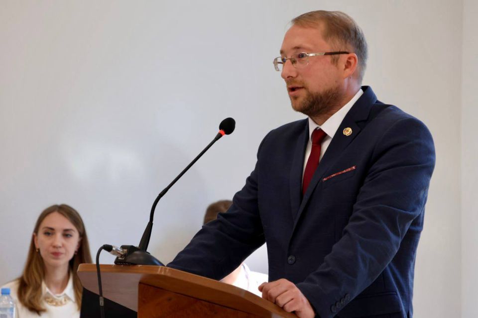 Принял участие в ежегодной августовской конференции руководителей детских школ искусств ЛНР, где обсудили ключевые вопросы развития этих учреждений накануне нового учебного года Принял участие в ежегодной августовской конференции руководителей детских школ искусств ЛНР, где обсудили ключевые вопросы развития этих учреждений накануне нового учебного года