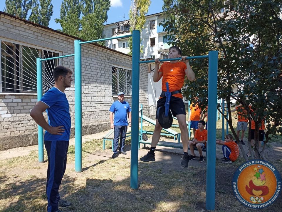 При поддержке отдела молодёжи и спорта, в рамках Всероссийского спортивного марафона «Сила России», совместно с представителями Лисичанского отделения Партии "Единая Россия", на базе специализированного зала борьбы... При поддержке отдела молодёжи и спорта, в рамках Всероссийского спортивного марафона «Сила России», совместно с представителями Лисичанского отделения Партии "Единая Россия", на базе специализированного зала борьбы...