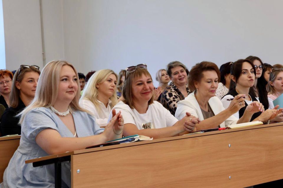 Принял участие в ежегодной августовской конференции руководителей детских школ искусств ЛНР, где обсудили ключевые вопросы развития этих учреждений накануне нового учебного года Принял участие в ежегодной августовской конференции руководителей детских школ искусств ЛНР, где обсудили ключевые вопросы развития этих учреждений накануне нового учебного года