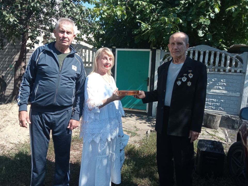 В преддверии празднования - Дня шахтера, коллектив Центра досуга «Дзержинец» посетил ветерана шахтерского труда, Науменко Ивана Петровича В преддверии празднования - Дня шахтера, коллектив Центра досуга «Дзержинец» посетил ветерана шахтерского труда, Науменко Ивана Петровича