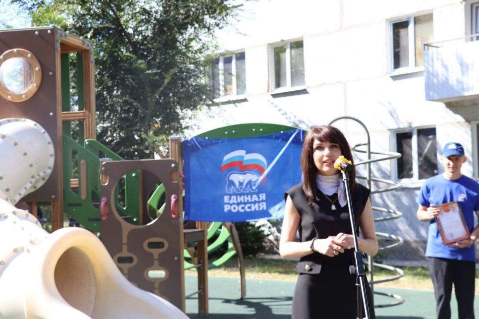 В Северодонецке при поддержке партии «Единая Россия» открыли детскую площадку В Северодонецке при поддержке партии «Единая Россия» открыли детскую площадку