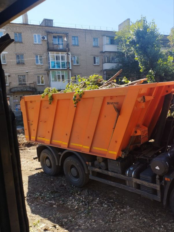 Ровеньковское муниципальное унитарное предприятие "СКАТ" наводит порядок, чтобы наш город оставался чистым и ухоженным! Ровеньковское муниципальное унитарное предприятие "СКАТ" наводит порядок, чтобы наш город оставался чистым и ухоженным!