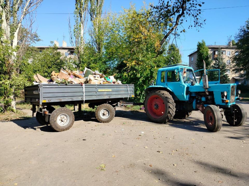 Работы про ликвидации несанкционированных свалок возле площадок ТКО продолжаются ежедневно Работы про ликвидации несанкционированных свалок возле площадок ТКО продолжаются ежедневно