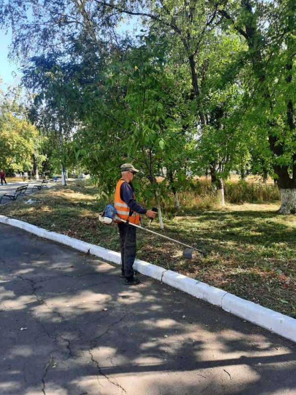 Ровеньковское муниципальное унитарное предприятие "СКАТ" наводит порядок, чтобы наш город оставался чистым и ухоженным! Ровеньковское муниципальное унитарное предприятие "СКАТ" наводит порядок, чтобы наш город оставался чистым и ухоженным!