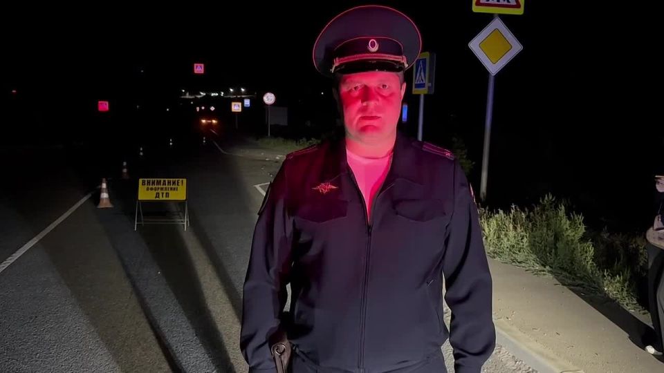 В Антрацитовском муниципальном округе сотрудники Госавтоинспекции устанавливают обстоятельства ДТП, в котором погиб пешеход