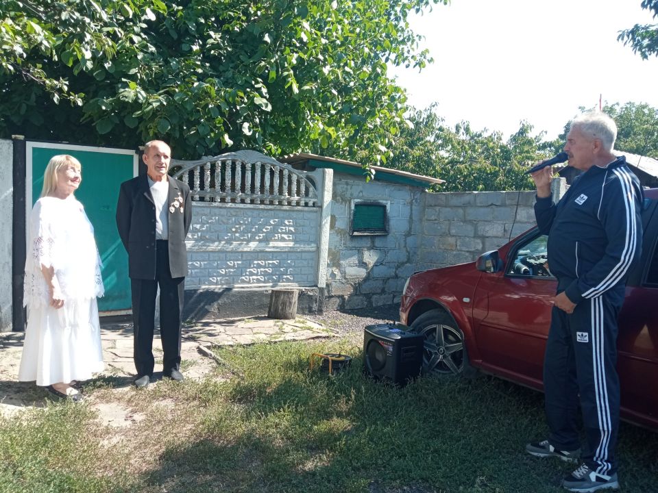 В преддверии празднования - Дня шахтера, коллектив Центра досуга «Дзержинец» посетил ветерана шахтерского труда, Науменко Ивана Петровича В преддверии празднования - Дня шахтера, коллектив Центра досуга «Дзержинец» посетил ветерана шахтерского труда, Науменко Ивана Петровича