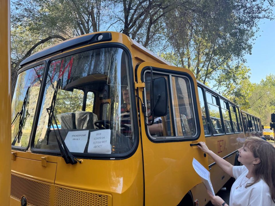 ОБЩЕОБРАЗОВАТЕЛЬНЫЕ. УЧРЕЖДЕНИЯ ГОРОДСКОГО ОКРУГА ГОРОДА КРАСНЫЙ ЛУЧ ПОЛУЧИЛИ НОВЫЕ АВТОБУСЫ ОБЩЕОБРАЗОВАТЕЛЬНЫЕ. УЧРЕЖДЕНИЯ ГОРОДСКОГО ОКРУГА ГОРОДА КРАСНЫЙ ЛУЧ ПОЛУЧИЛИ НОВЫЕ АВТОБУСЫ