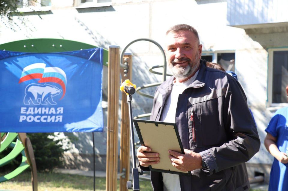 В Северодонецке при поддержке партии «Единая Россия» открыли детскую площадку В Северодонецке при поддержке партии «Единая Россия» открыли детскую площадку