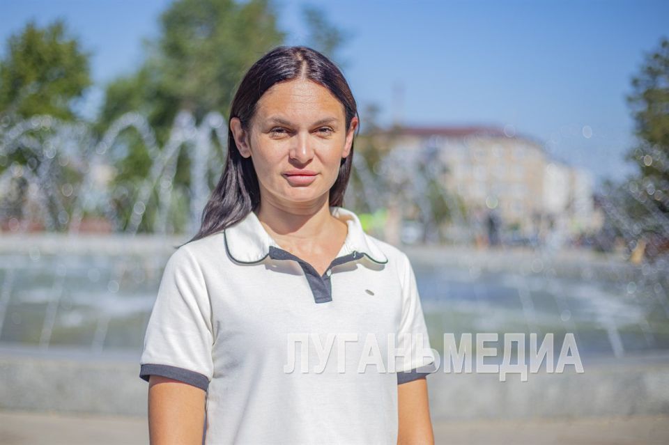 Луганские озеленители проводят плановые работы по благоустройству Луганские озеленители проводят плановые работы по благоустройству