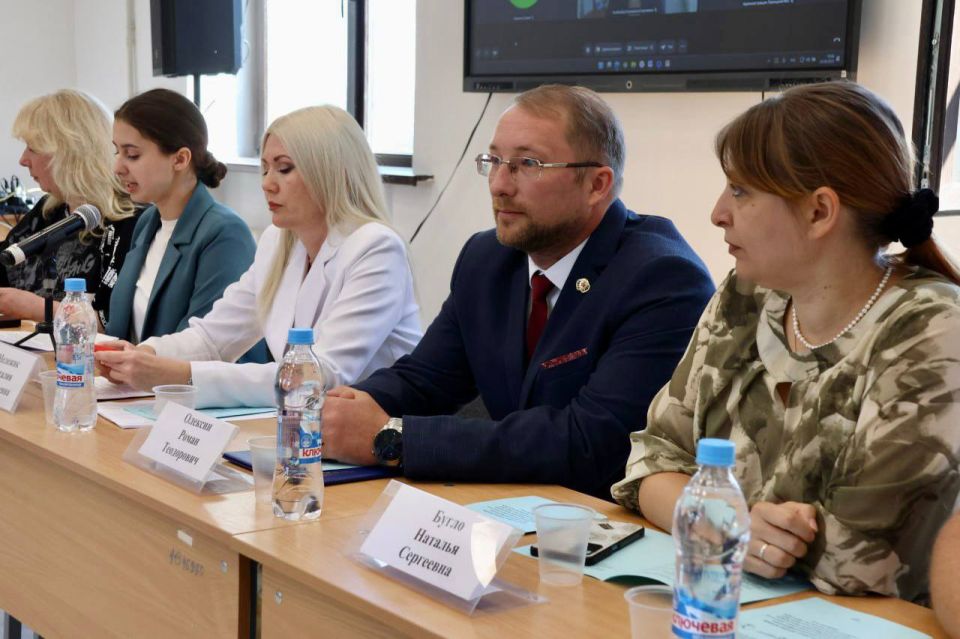 Принял участие в ежегодной августовской конференции руководителей детских школ искусств ЛНР, где обсудили ключевые вопросы развития этих учреждений накануне нового учебного года Принял участие в ежегодной августовской конференции руководителей детских школ искусств ЛНР, где обсудили ключевые вопросы развития этих учреждений накануне нового учебного года