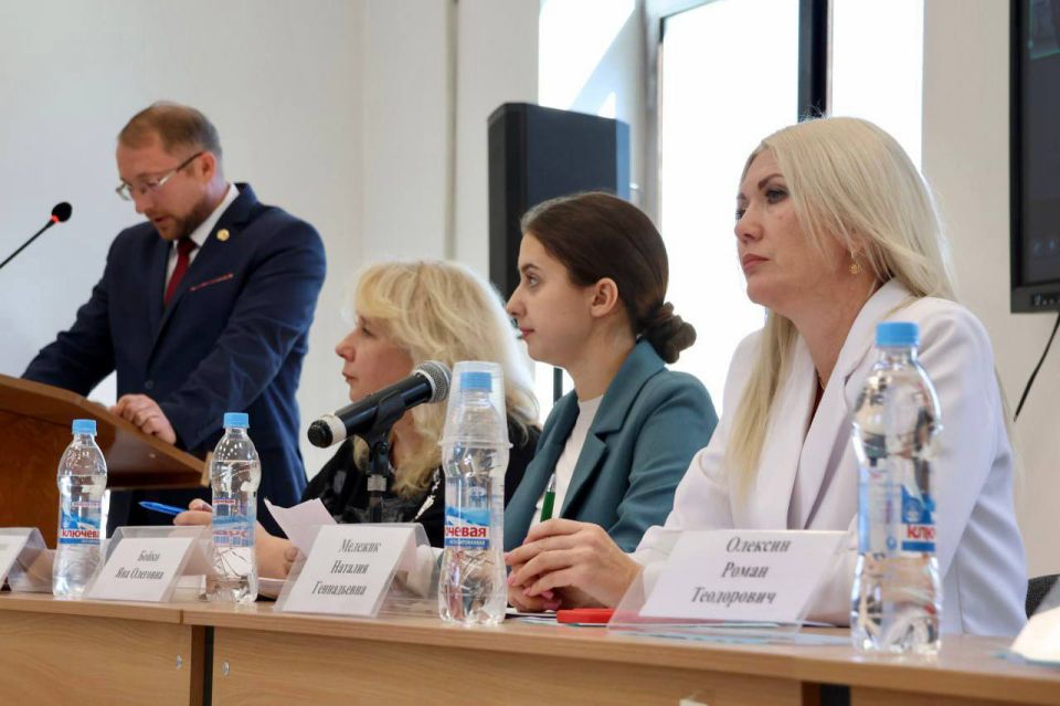 Принял участие в ежегодной августовской конференции руководителей детских школ искусств ЛНР, где обсудили ключевые вопросы развития этих учреждений накануне нового учебного года Принял участие в ежегодной августовской конференции руководителей детских школ искусств ЛНР, где обсудили ключевые вопросы развития этих учреждений накануне нового учебного года
