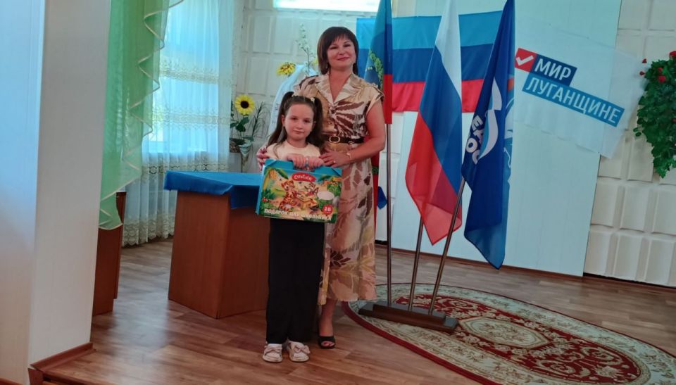 В посёлке городского типа Дубовский продолжается акция «Собери ребёнка в школу», инициированная Всероссийской политической партией «Единая Россия» В посёлке городского типа Дубовский продолжается акция «Собери ребёнка в школу», инициированная Всероссийской политической партией «Единая Россия»