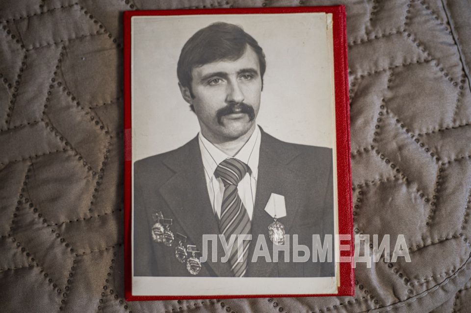 Накануне Дня шахтёра корреспондент «ЛУГАНЬМЕДИА» встретился с прославленным горняком Луганщины – Михаилом Дорошко Накануне Дня шахтёра корреспондент «ЛУГАНЬМЕДИА» встретился с прославленным горняком Луганщины – Михаилом Дорошко