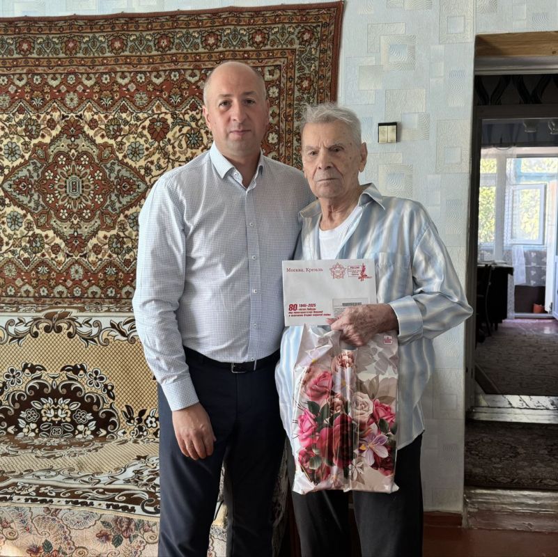 В преддверии 80-летия Победы над милитаристской Японией и окончания Второй мировой войны Глава муниципального образования Сергей Крамаренко лично навестил ветеранов и инвалидов Великой Отечественной войны, чтобы поздравить... В преддверии 80-летия Победы над милитаристской Японией и окончания Второй мировой войны Глава муниципального образования Сергей Крамаренко лично навестил ветеранов и инвалидов Великой Отечественной войны, чтобы поздравить...