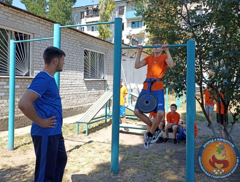 При поддержке отдела молодёжи и спорта, в рамках Всероссийского спортивного марафона «Сила России», совместно с представителями Лисичанского отделения Партии "Единая Россия", на базе специализированного зала борьбы... При поддержке отдела молодёжи и спорта, в рамках Всероссийского спортивного марафона «Сила России», совместно с представителями Лисичанского отделения Партии "Единая Россия", на базе специализированного зала борьбы...