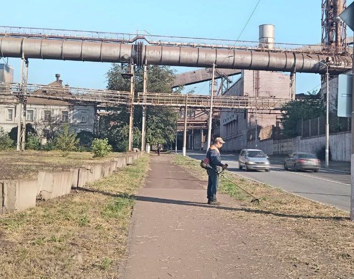 Коммунальные службы проводят работы на территории города Коммунальные службы проводят работы на территории города