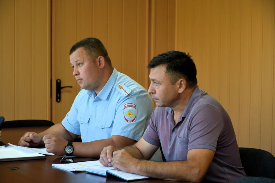 Евгений Шаталин: Принял участие в заседании комиссии по обеспечению безопасности дорожного движения, в ходе которой познакомился с Врио начальника ОГИБДД ОМВД России "Рубежанский" Виталием Оптовкиным Евгений Шаталин: Принял участие в заседании комиссии по обеспечению безопасности дорожного движения, в ходе которой познакомился с Врио начальника ОГИБДД ОМВД России "Рубежанский" Виталием Оптовкиным
