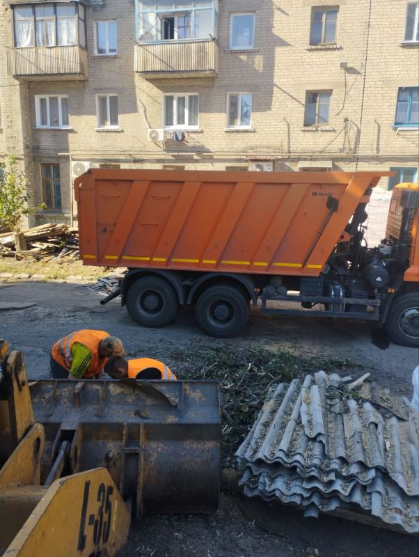 Ровеньковское муниципальное унитарное предприятие "СКАТ" наводит порядок, чтобы наш город оставался чистым и ухоженным! Ровеньковское муниципальное унитарное предприятие "СКАТ" наводит порядок, чтобы наш город оставался чистым и ухоженным!