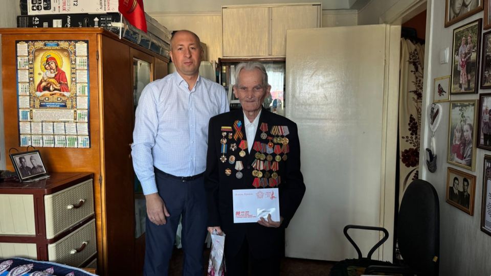 В преддверии 80-летия Победы над милитаристской Японией и окончания Второй мировой войны Глава муниципального образования Сергей Крамаренко лично навестил ветеранов и инвалидов Великой Отечественной войны, чтобы поздравить... В преддверии 80-летия Победы над милитаристской Японией и окончания Второй мировой войны Глава муниципального образования Сергей Крамаренко лично навестил ветеранов и инвалидов Великой Отечественной войны, чтобы поздравить...